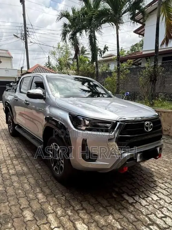Toyota Hilux 2025 Pickup (Used)