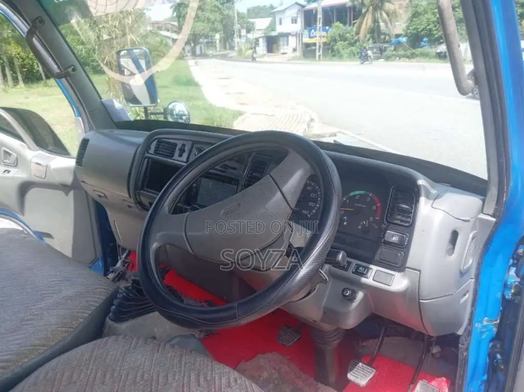 Mitsubishi Canter Custom 1995 Lorry (Used)