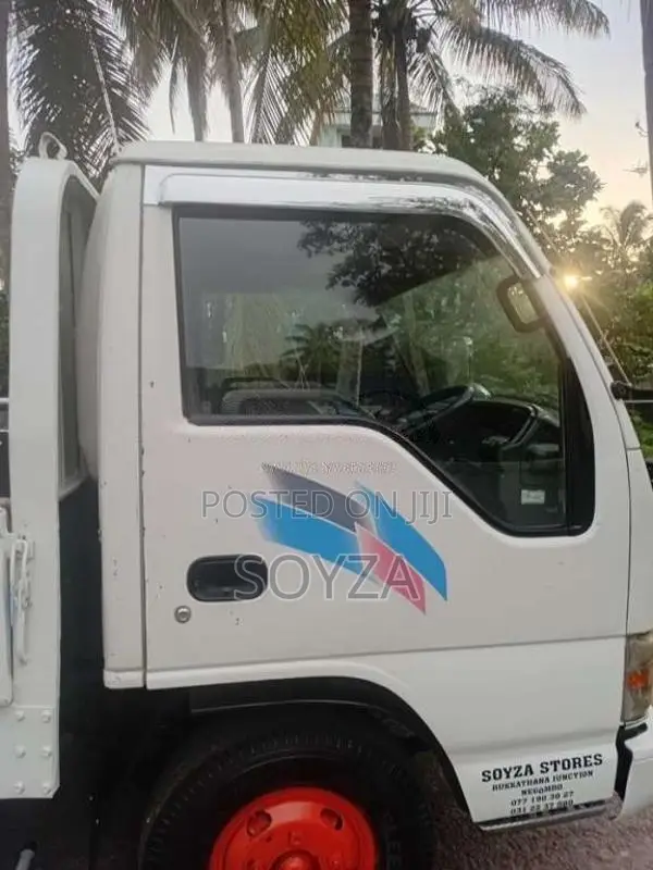Isuzu NPR 1988 Lorry (Used)
