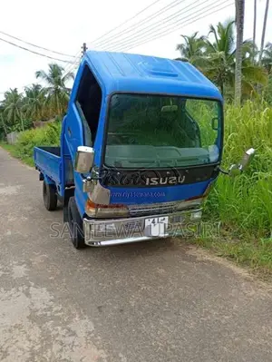 Isuzu ELF 1983 Lorry (Used)