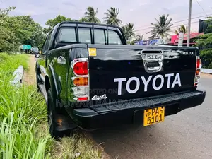 Toyota Hilux 2006 Pickup (Used)