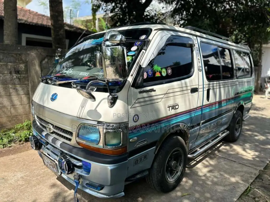 Toyota Dolphin Hiace LH102 1990 Van (Used)