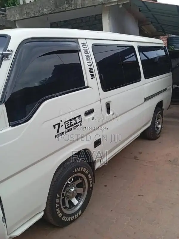 Nissan Caravan 1989 Van (Used)