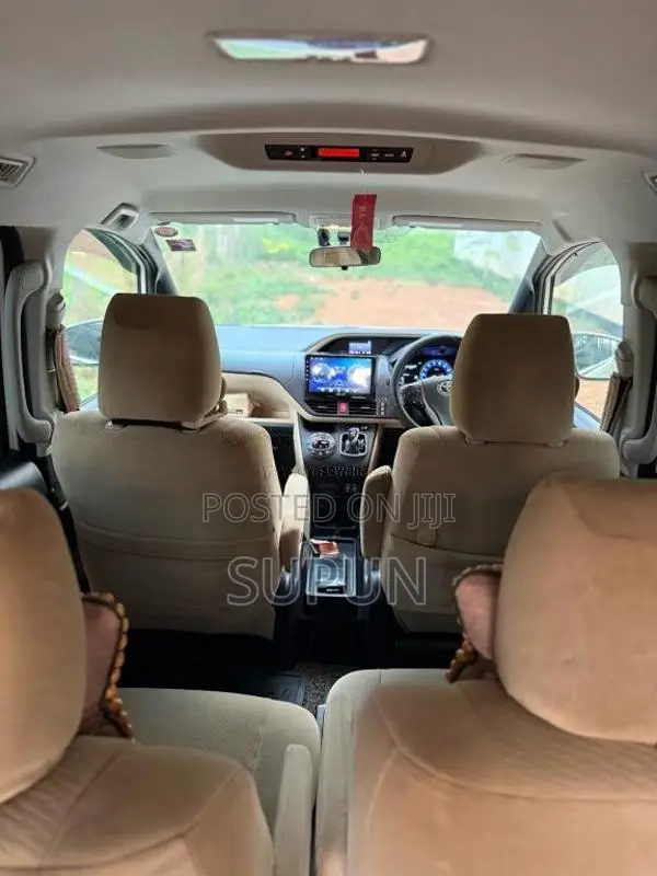 Toyota Noah 2014 Van (Used)
