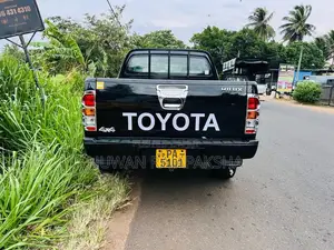 Toyota Hilux 2006 Pickup (Used)