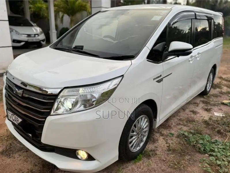 Toyota Noah 2014 Van (Used)