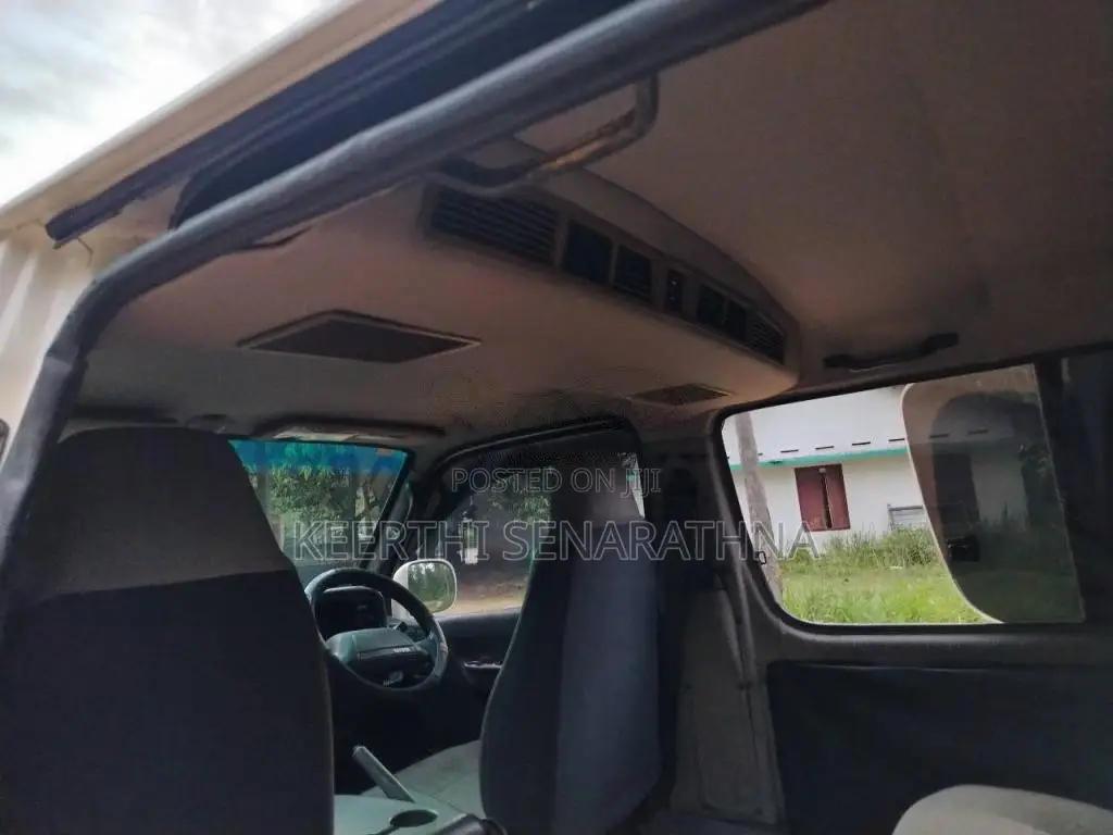 Toyota Lh 119 Dolphin 1998 Van (Used)