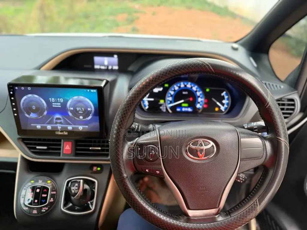 Toyota Noah 2014 Van (Used)
