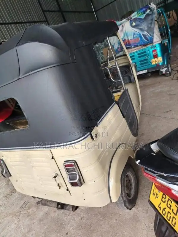 Bajaj 4 stroke 2010 Three Wheel (Used)