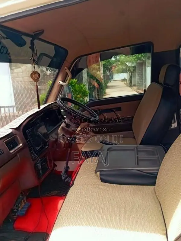 Nissan Caravan 1989 Van (Used)