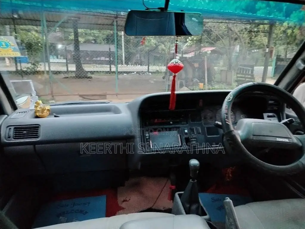 Toyota Lh 119 Dolphin 1998 Van (Used)