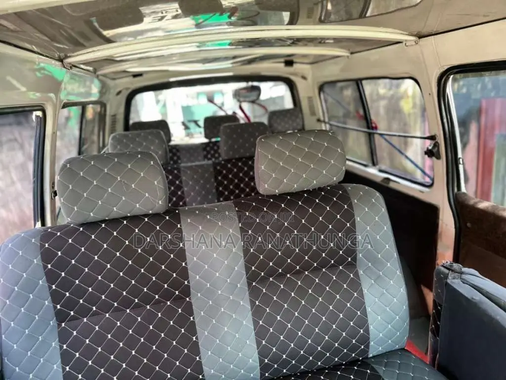 Toyota Dolphin Hiace LH102 1990 Van (Used)