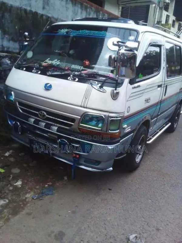 Toyota Dolphin Hiace LH102 1990 Van (Used)