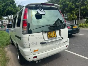 Toyota Noah 2001 Van (Used)