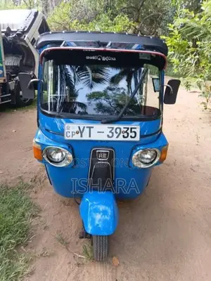 Bajaj RE 205 2011 Three Wheel (Used)