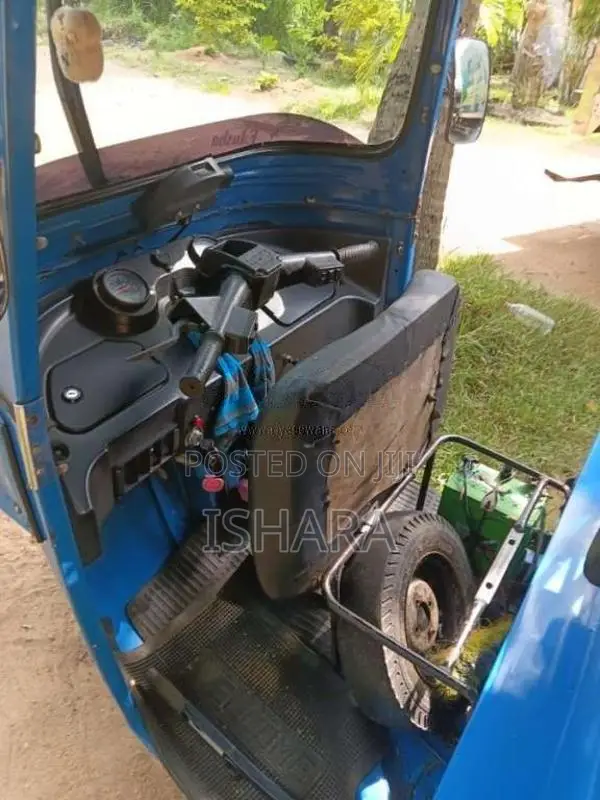Bajaj RE 205 2011 Three Wheel (Used)