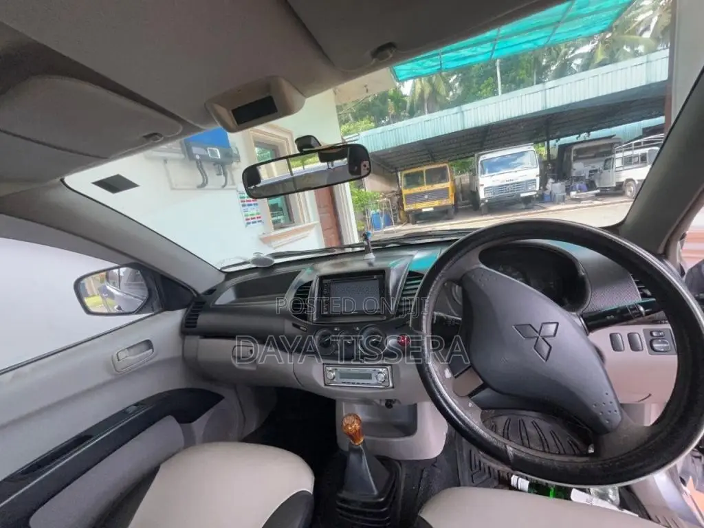 Mitsubishi L200 2010 Pickup (Used)