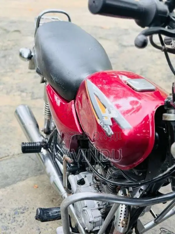 Bajaj Boxer 2004 Motorbike (Used)
