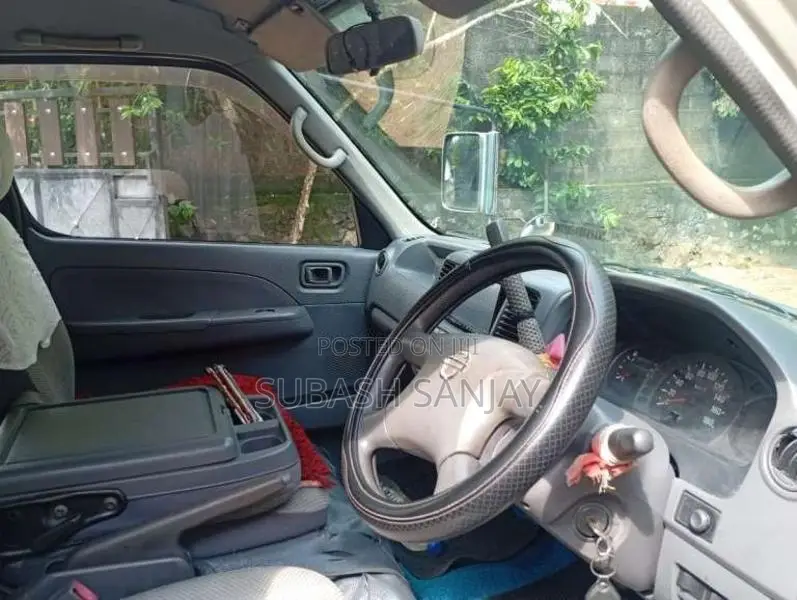Nissan Caravan E25 2003 Van (Used)