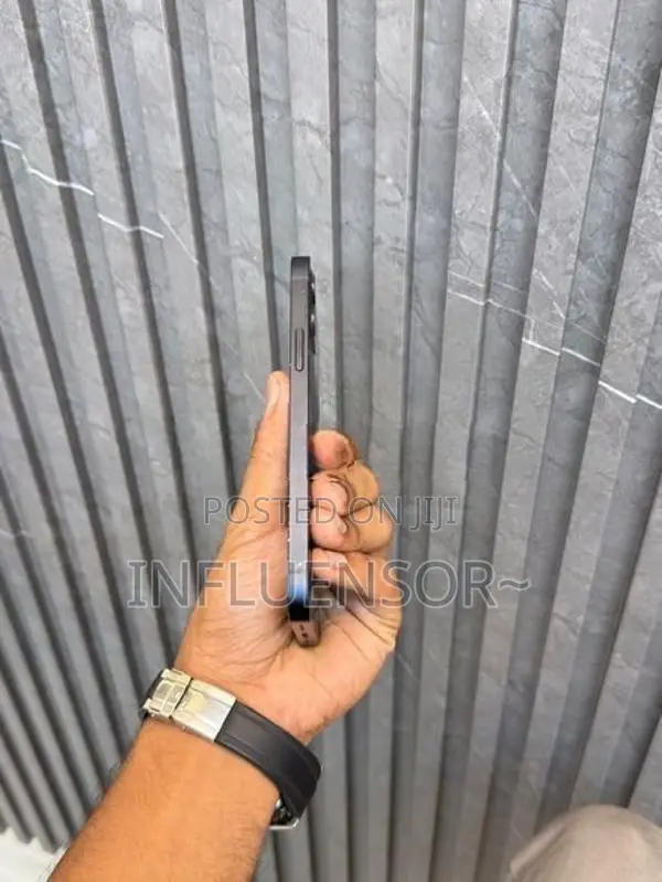 Apple iPhone 12 128GB (Used)