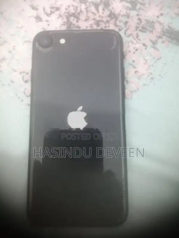 Apple iPhone SE 2 (Used)
