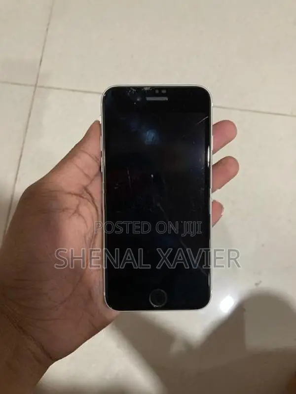 Apple iPhone SE 2 (Used)