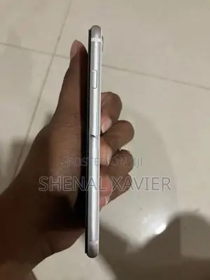 Apple iPhone SE 2 (Used)