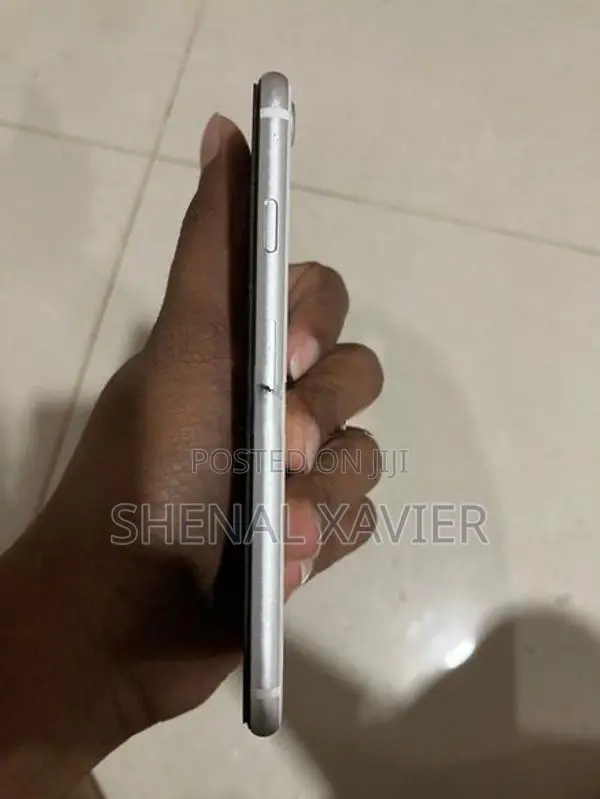 Apple iPhone SE 2 (Used)