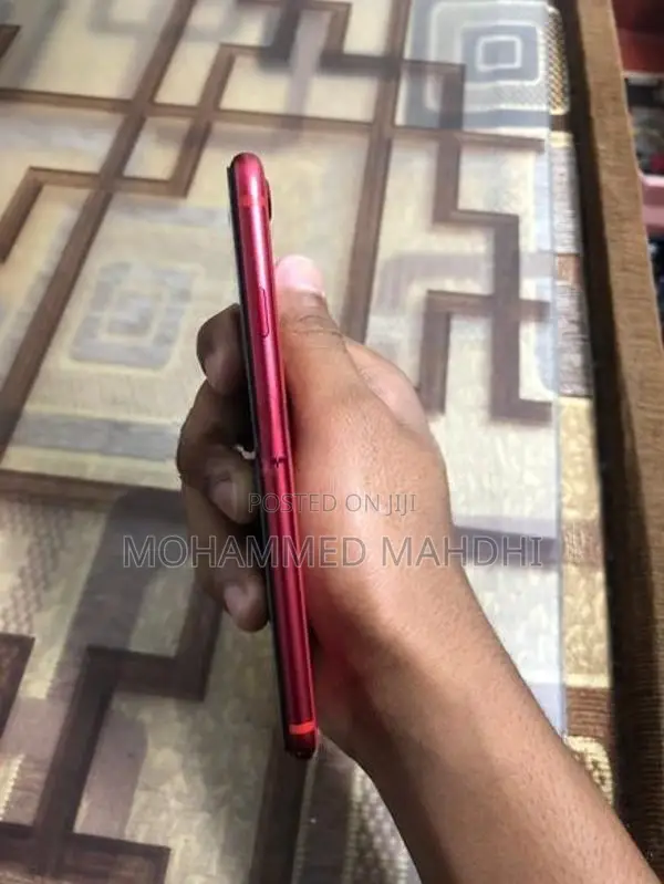 Apple iPhone SE 2 (Used)
