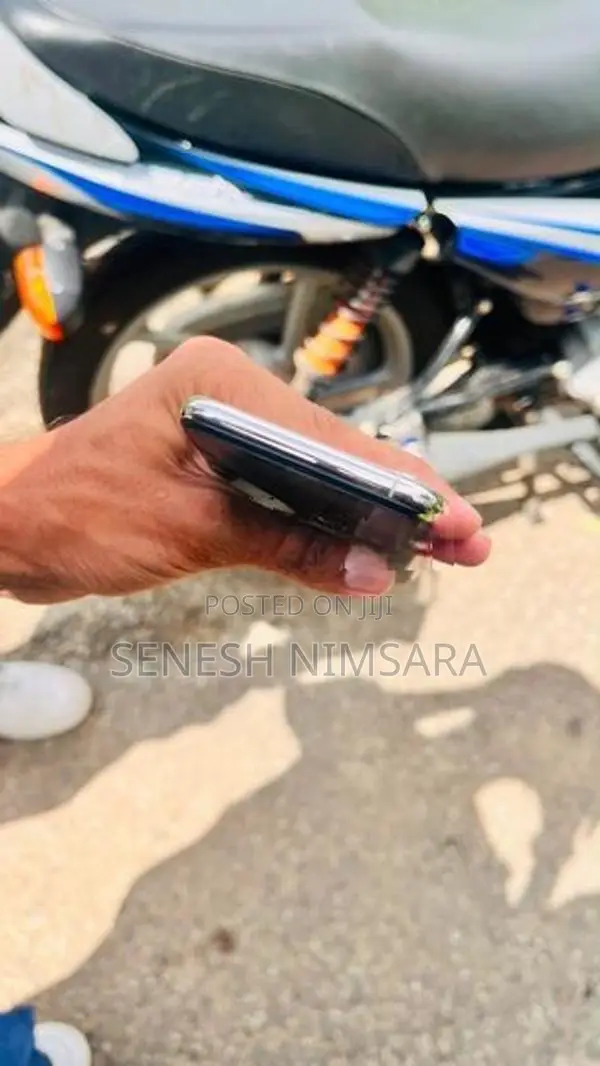 Apple iPhone XS (Used)