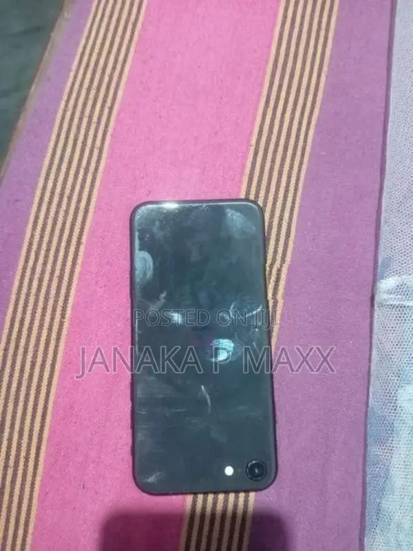 Apple iPhone SE 2 (Used)