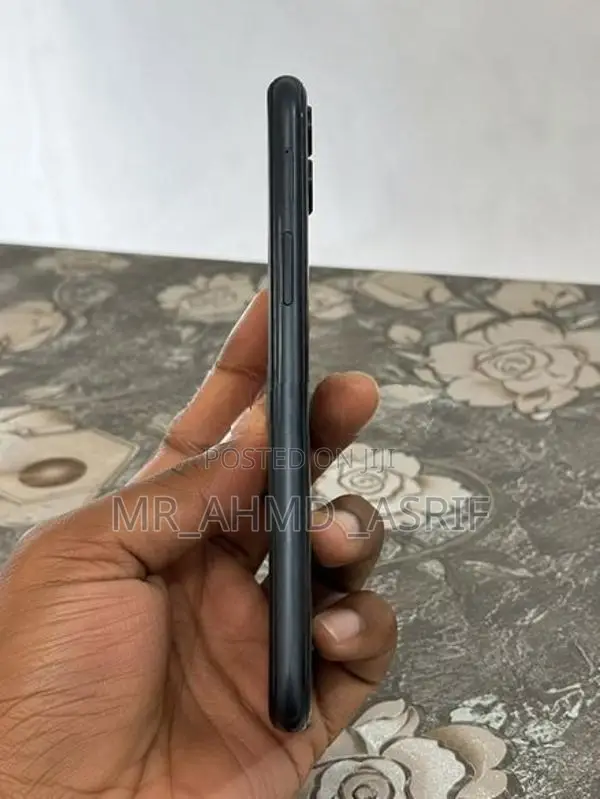 Apple iPhone 11 (Used)