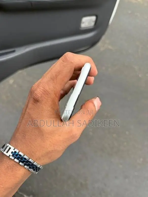 Apple iPhone SE (Used)