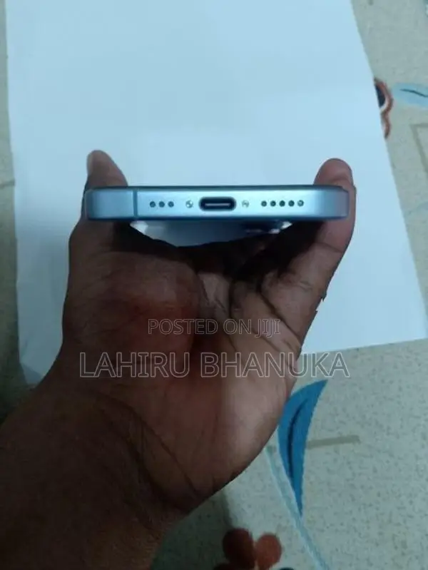 Apple iPhone 17 i phone (Used)