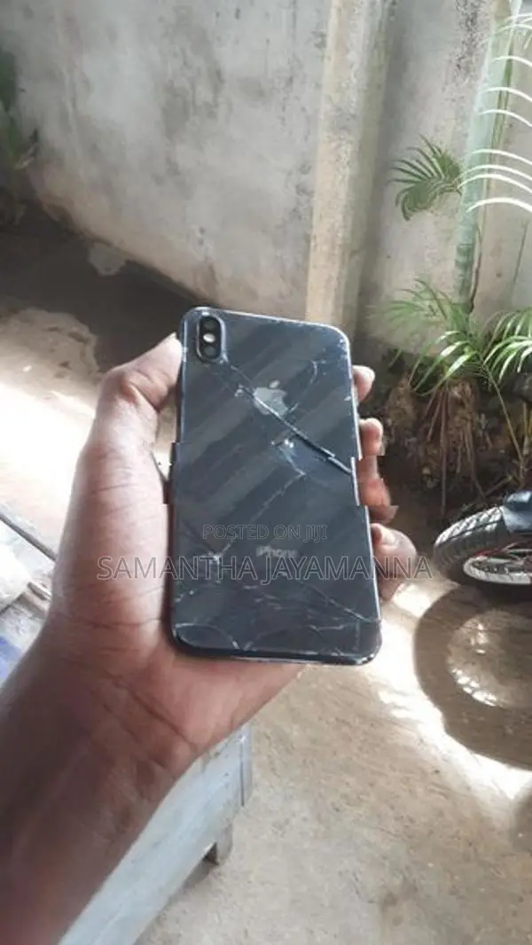 Apple iPhone X (Used)