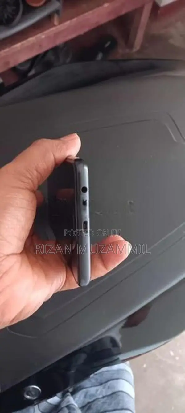 Samsung Galaxy J7 (Used)