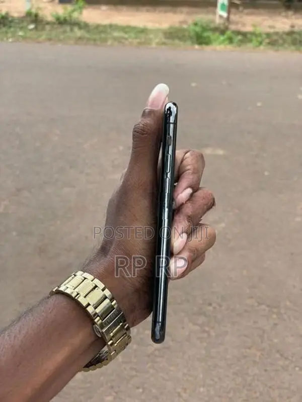 Apple iPhone 11 Pro 256 gb (Used)