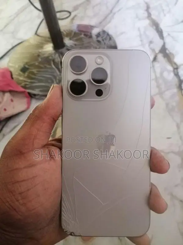 Apple iPhone 15 Pro Max 𝐈𝐏𝐇𝐎𝐍𝐄 𝟏𝟓𝐩𝐫𝐨 𝐦𝐚𝐱 (Used)