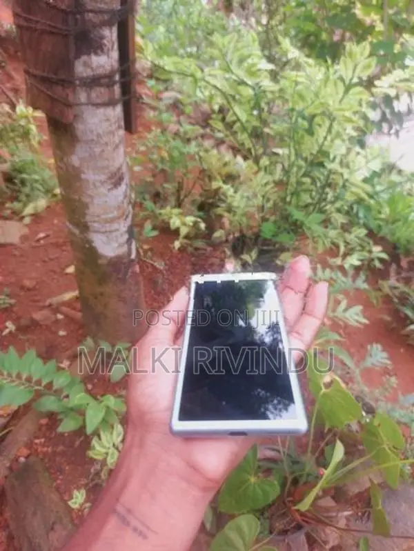 Sony Xperia 8 64GB (Used)