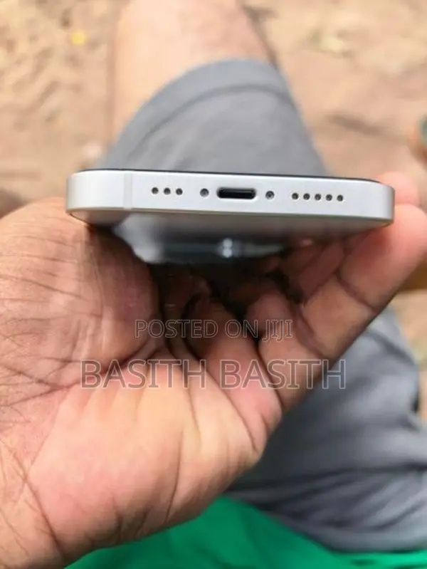 Apple iPhone 13 (Used)