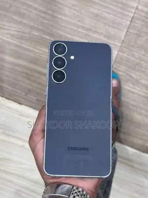Samsung Galaxy S25 FE 𝐒𝐀𝐌𝐒𝐔𝐍𝐆 𝐒𝟐𝟓𝐅𝐄 (Used)
