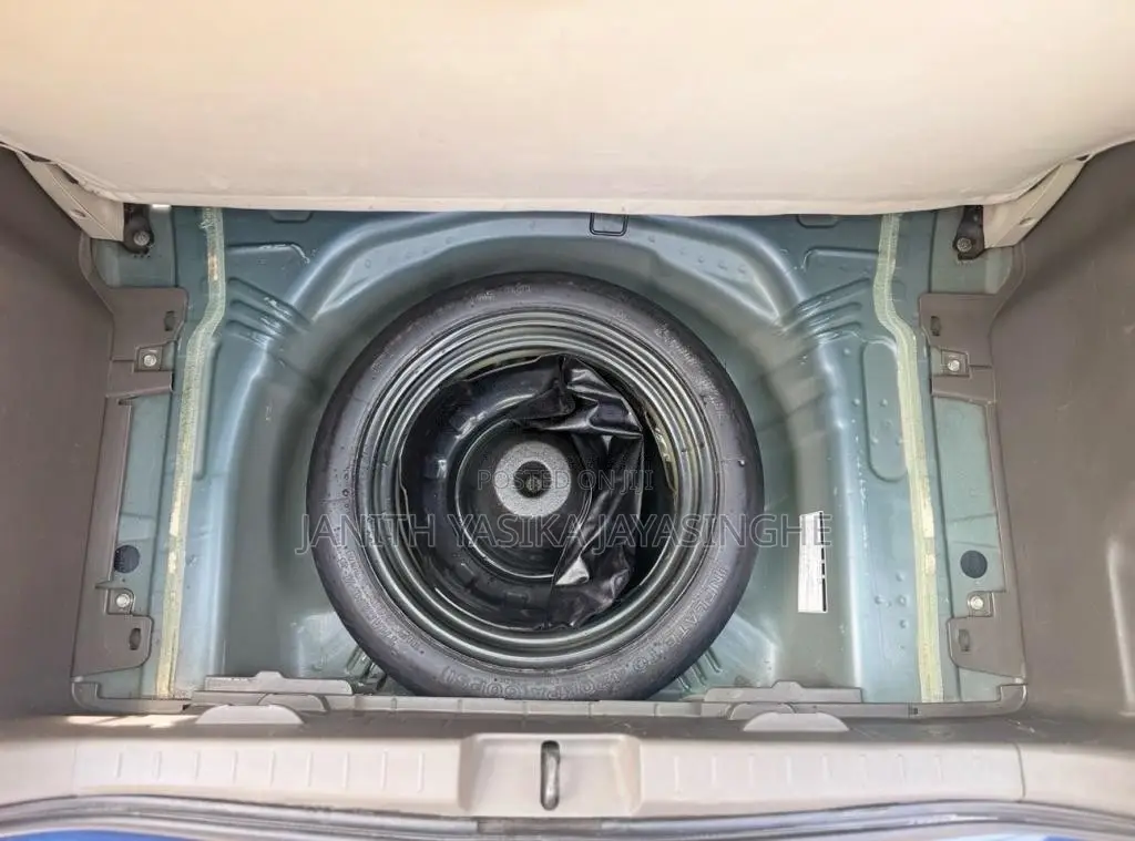 Toyota Vitz 2008 Car (Used)