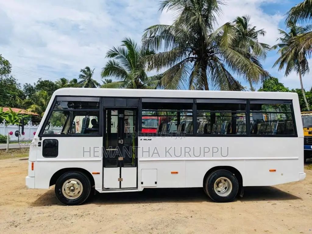 Eicher Starline 2015 Bus (Used)