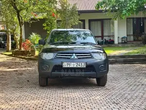 Mitsubishi L200 2WD 2013 Pickup (Used)