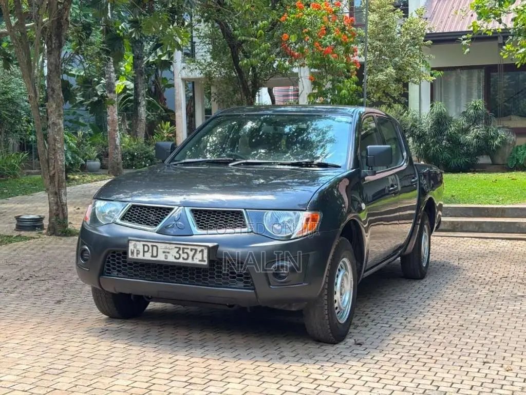 Mitsubishi L200 2WD 2011 Pickup (Used)