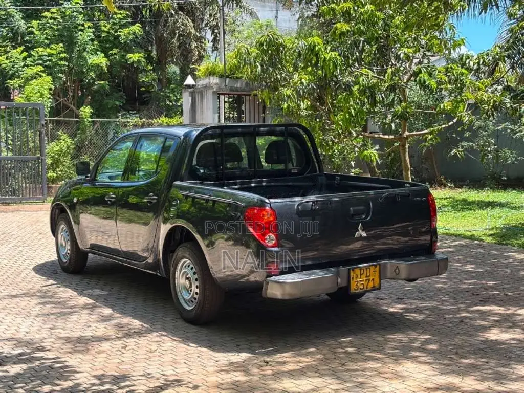 Mitsubishi L200 2WD 2011 Pickup (Used)