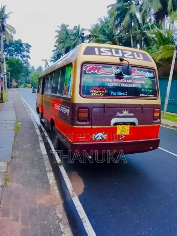 Isuzu JOURNEY L 1984 Bus (Used)