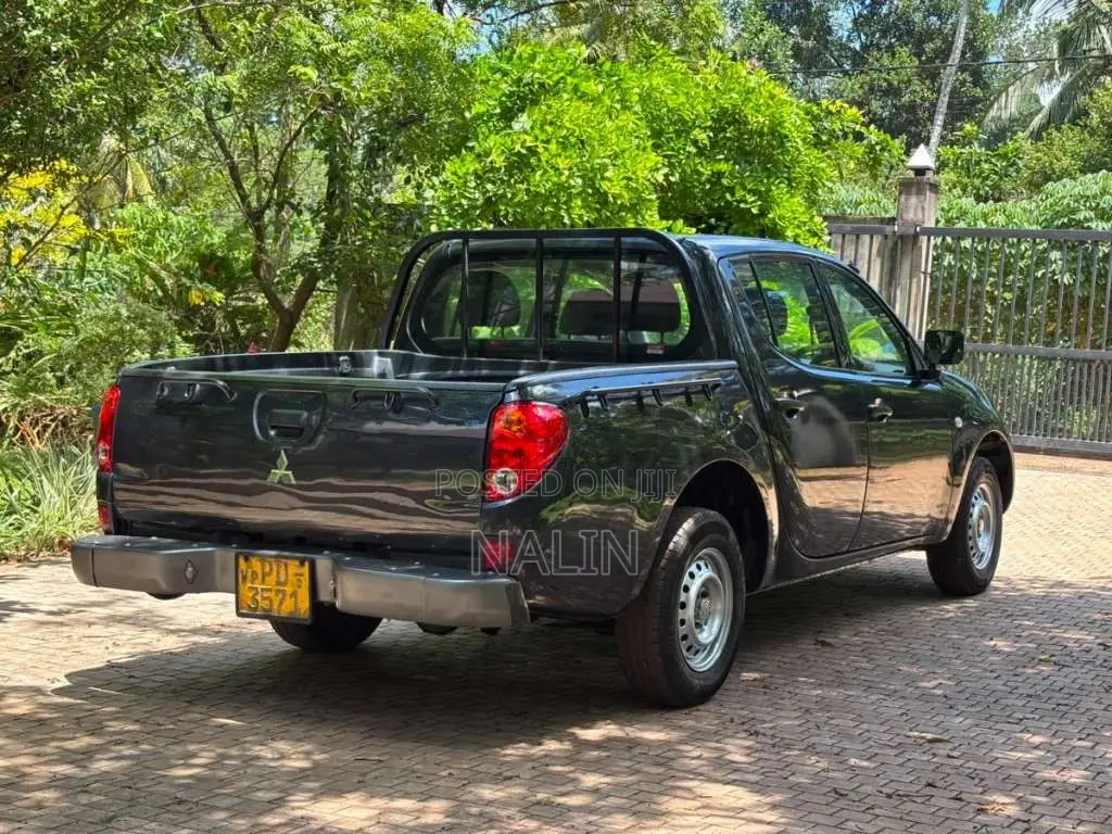 Mitsubishi L200 2WD 2011 Pickup (Used)