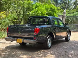 Mitsubishi L200 2WD 2011 Pickup (Used)