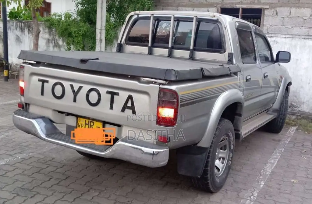 Toyota Hilux 166R 4WD 2003 Pickup (Used)